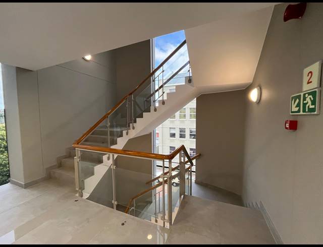 434M² OFFICE TO LET IN RONDEBOSCH